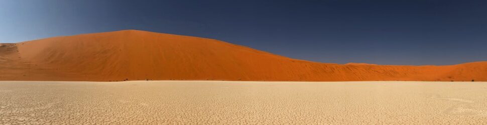Namibia in December – red dunes against the white clay floor of Dead Vlei